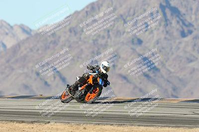 media/Dec-01-2025-Moto Forza (Mon) [[2daa91e15f]]/3-Beginner Group/Session 4 Turn 9/